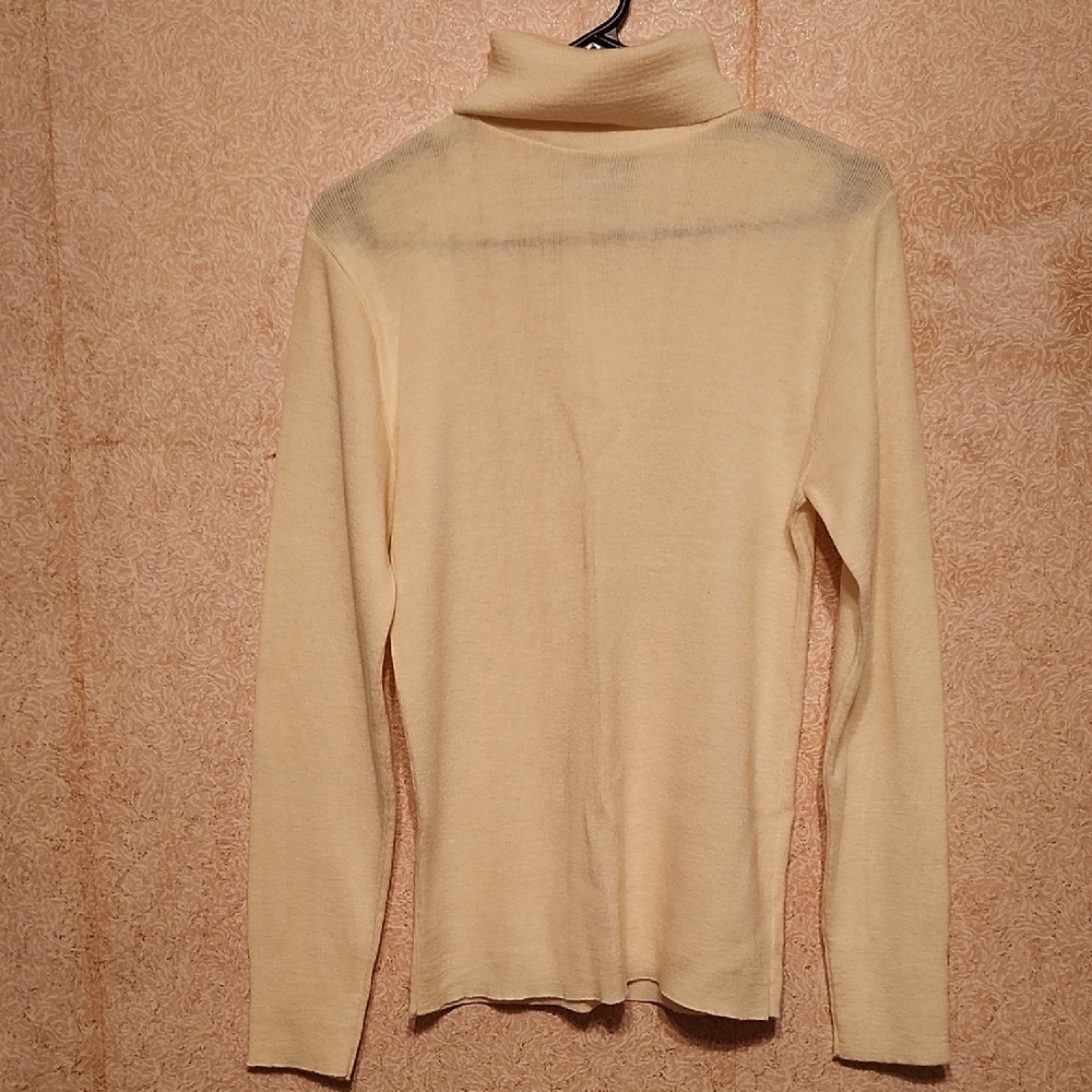 BRENTWOOD SPORTSWEAR Cream Turtleneck Sweater Size M